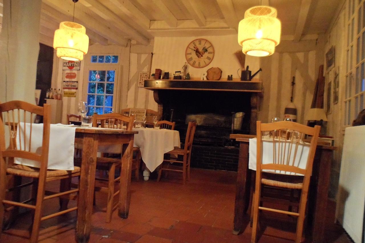 Hotel Et Restaurant Traditionnel L' Escalandes Lesperon  Exterior foto